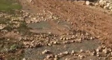 Gercüş'te sağanak, heyelana neden oldu