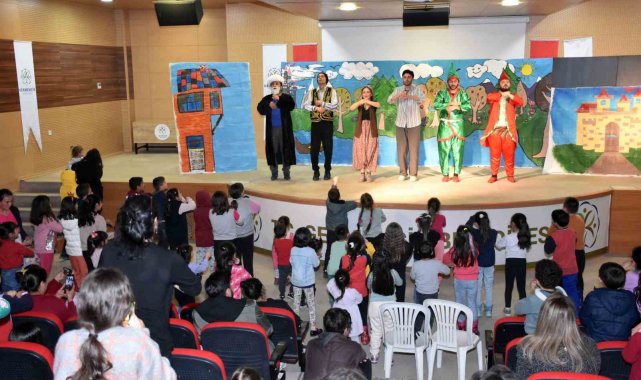Germencikli çocuklardan 'Kahramanlar Kumpanyası'na büyük ilgi