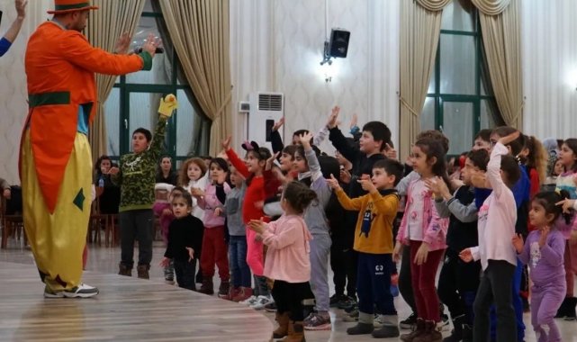 Gölcük Belediyesi, çocuklara eğlenceli bir akşam yaşattı
