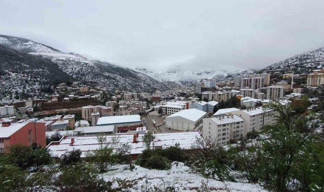 Gümüşhane kent merkezi Nisan ayının son günlerinde beyaz gelinliğini giydi