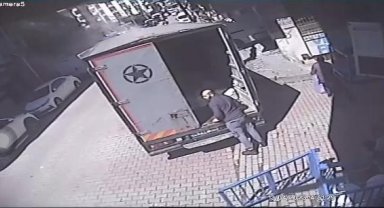 Güngören 'deki 5 katlı binanın çökme anının en net görüntüsü