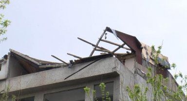 Güngören'de boşaltılan binanın çatısında çökme: 1 yaralı