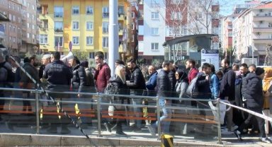 Güngören'de tramvay raydan çıktı