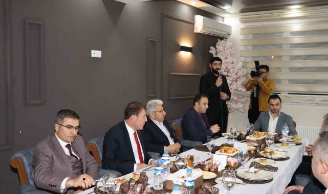 Gür kardeşler iftar yemeğinde ilçe protokolü ile bir araya geldiler