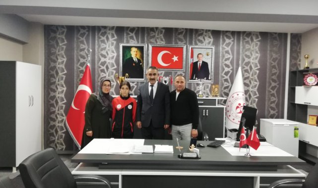 Güreşin sultanı Aleyna Türkiye'yi temsil edecek