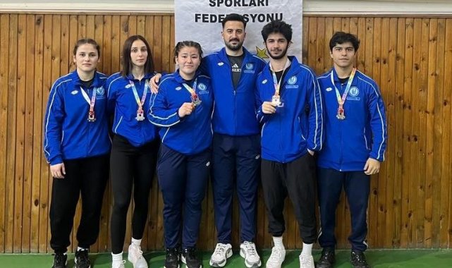Güreşte madalya hasadı