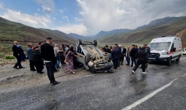 Hafif ticari araç takla attı: 1 'i ağır, 5 yaralı