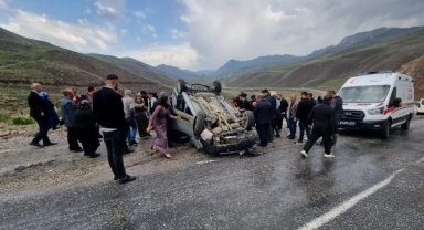 Hafif ticari araç takla attı: 1 'i ağır, 5 yaralı