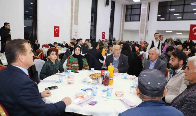 Hakkari'de şehit aileleri ve gaziler için iftar yemeği verildi