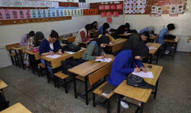 Haliliyeli gençler üniversite sınavına hazırlanıyor