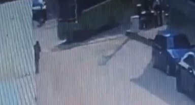 Halk otobüsünün 'yaya geçidi'nde anne- oğula çarpması kamerada