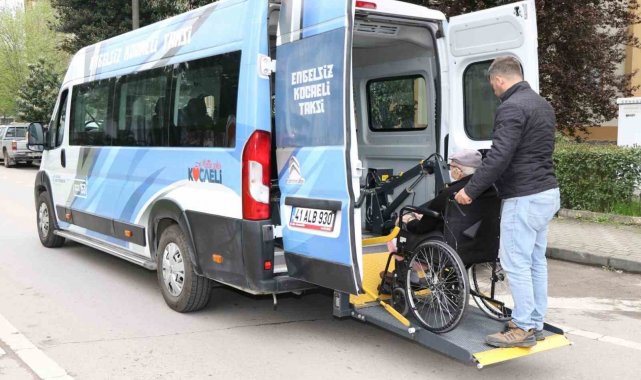 Hasta nakil ambulansları ve engelsiz taksi, bayramda da görev başında