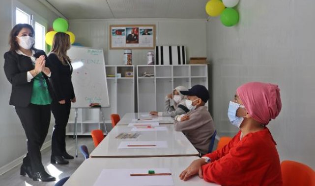 Hastane bahçesinde depremzede ve hasta çocuklar için konteyner sınıf oluşturuldu