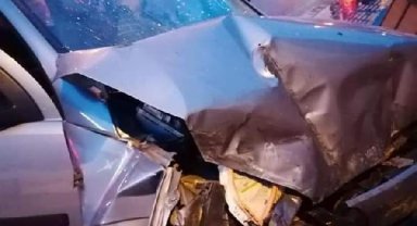 Hastaneye giderken trafik kazası geçiren çift, hayatını kaybetti