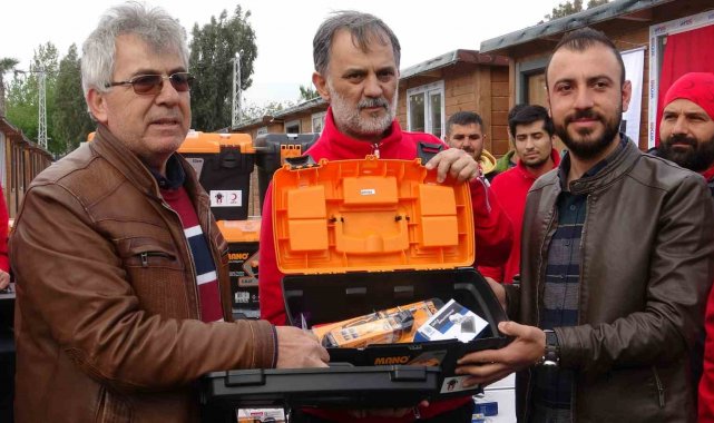 Hatay'da 193 esnafa takım çantası verildi