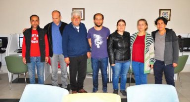 Hatay'da enkazdan kurtardığı komşusuna kaldıkları Manisa'daki yurtta bilgisayar dersi veriyor