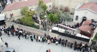 havadan görüntülerle Fatih'te Ayın Biri Kilisesi'nde metrelerce kuyruk