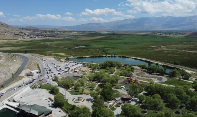 Havaların ısınmasıyla Ekşisu'ya vatandaş akını