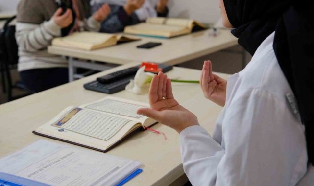 Hayatını kaybeden depremzedeler için dua edildi