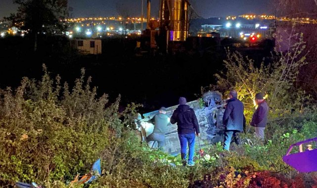 Hayvana çarpmamak için fren yaptı, su kanalına devrildi