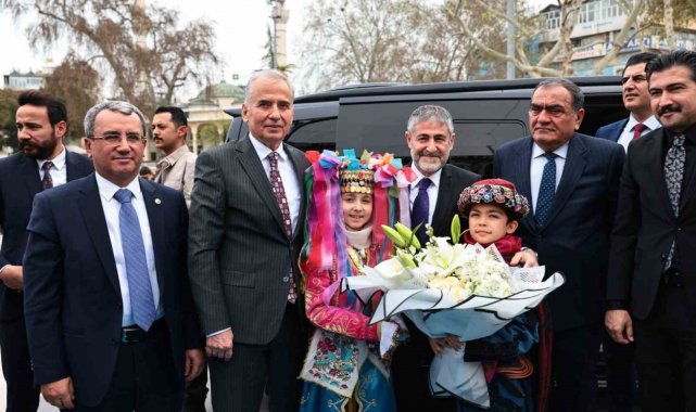 Hazine ve Maliye Bakanı Nebati, Denizli programına Büyükşehirden başladı