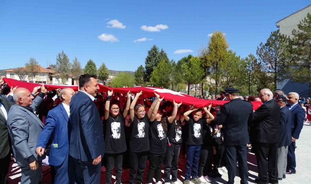 Hisarcık protokolü dev Türk bayrağı altında toplandı