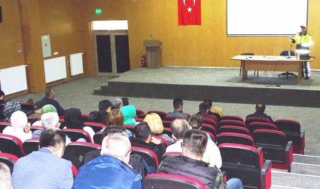 Hisarcık'ta öğretmenlere güvenli araç kullanımı semineri