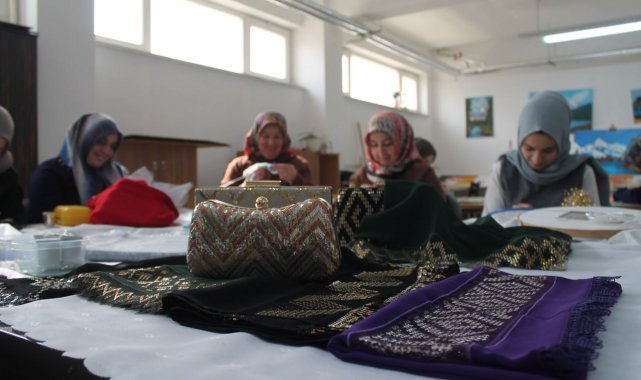 Hünerli kadınlar hem üretiyor hem de ev ekonomisine katkı sağlıyorlar