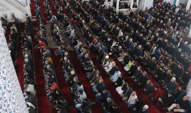 Iğdır'da buruk bayram namazı