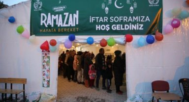 İHH'dan deprem bölgelerinde 1 milyon 220 bin kişiye iftarlık ve sahurluk ikramı