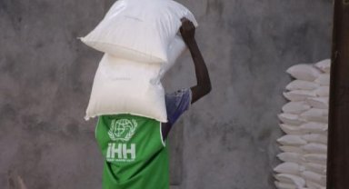 İHH'den Somali'ye un yardımı