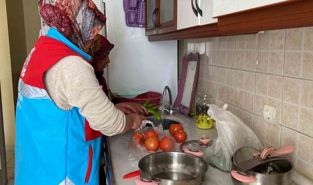 İhtiyaç sahiplerinin temizliği ve iftarı 'Vefa' ekibinden