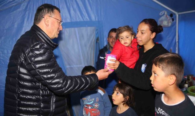 İki kardeşin gönderdiği kumbara depremzede 4 kardeşe teslim edildi