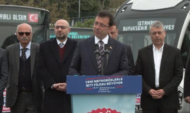 İmamoğlu yeni 25 metrobüsün hizmete alım törenine katıldı