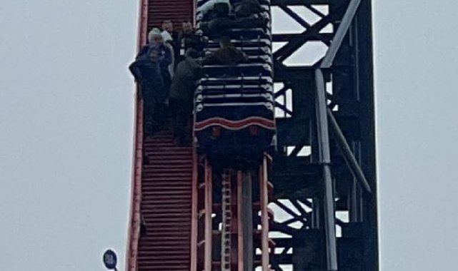 İngiltere'de sert rüzgar sebebiyle lunaparktaki hız treni durduruldu, yolcular tahliye edildi
