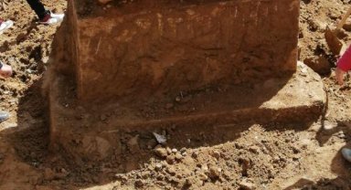 İnşaat kazısında bulunan lahdin içindeki 4 çömlek müzede açıldı