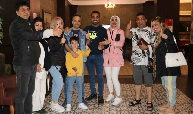 İranlı turistleri ağırlayan Van'da esnaf çifte bayram yaşadı
