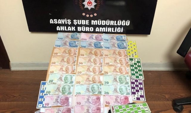 İş yerinde kumar oynatırken yakalandı, toplanan bin 365 TL'ye el konuldu