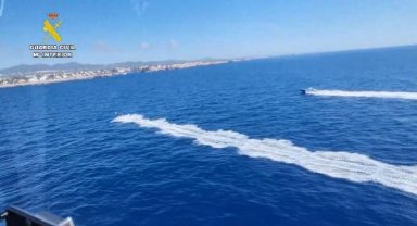 İspanyol polisi, uyuşturucu taşıyan tekneyi böyle takip etti