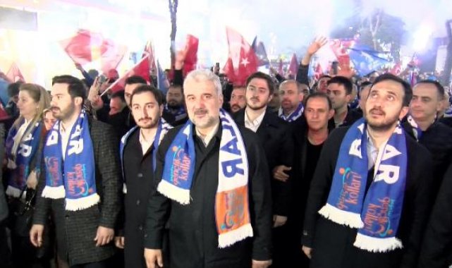 İstanbul il başkanı Kabaktepe Bağcılar Meydanı'nda partililerle buluştu