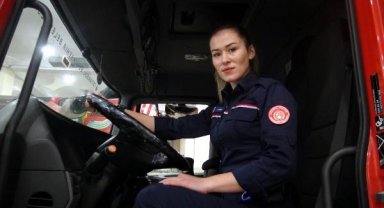 İstanbul İtfaiyesi'nin hem sporcu, hem sağlıkçı tek kadın şoförü