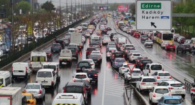 İstanbul'da yağmur trafiği: Yoğunluk yüzde 75'e ulaştı -1