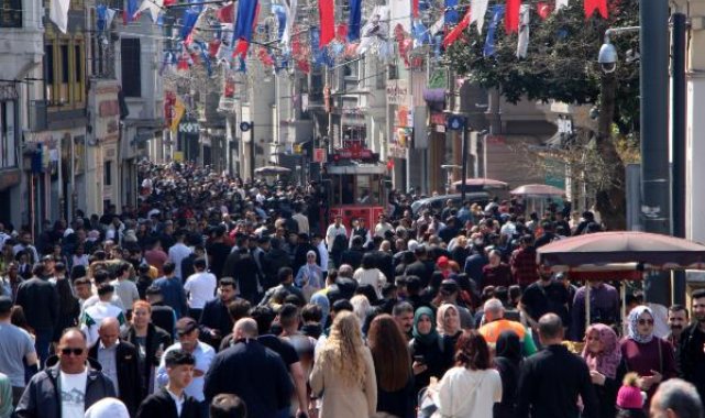 İstiklal Caddesi'nde bayram yoğunluğu