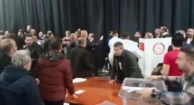 İYİ Parti'nin Ankara Temayül Yoklaması'nda kavga çıktı