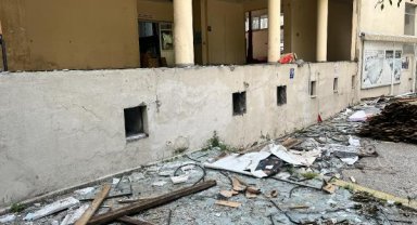 İzmir Atatürk Yüzme Havuzu'nda yıkım başladı