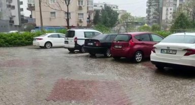 İzmir, dolu yağışıyla beyaza büründü