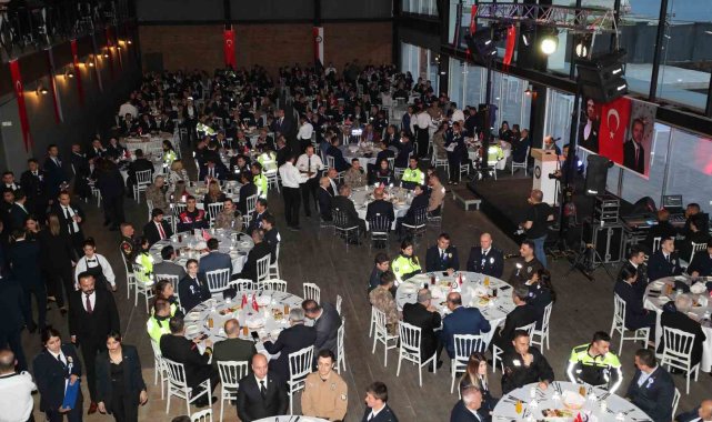 İzmir Emniyeti teşkilat mensuplarıyla iftarda buluştu