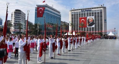 İzmir'de 23 Nisan coşkuyla kutlandı