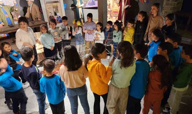 İzmir'de 'Anadolu Masalları Atölyeleri' devam ediyor