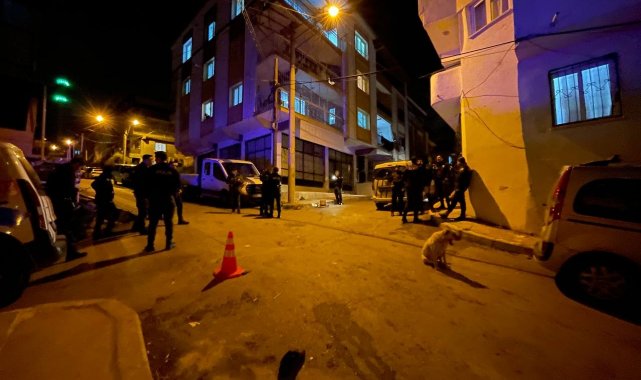 İzmir'de bıçaklı kavga: 1'i ağır 2 yaralı